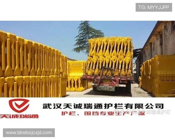 高强度聚乙烯足球围挡创新工艺解析