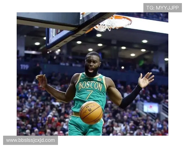 杰伦布朗半场表现平平球队落后21分急需反弹奋起直追